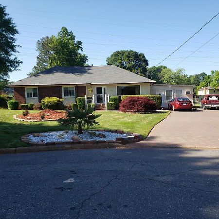Bright & Spacious Studio Close To Clt Airport Gastonia Buitenkant foto